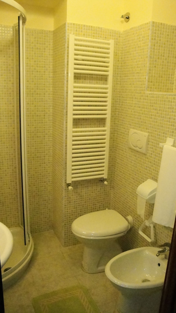 Standard Double Or Twin Room, Private Bathroom photo 2