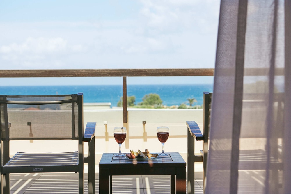 Superior Double or Twin Room, Sea View - Photo 2
