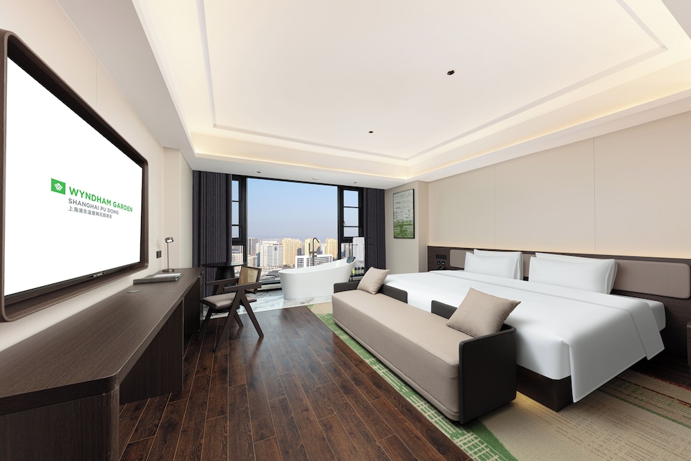 Executive Room, 1 Queen Bed (Hollywood)