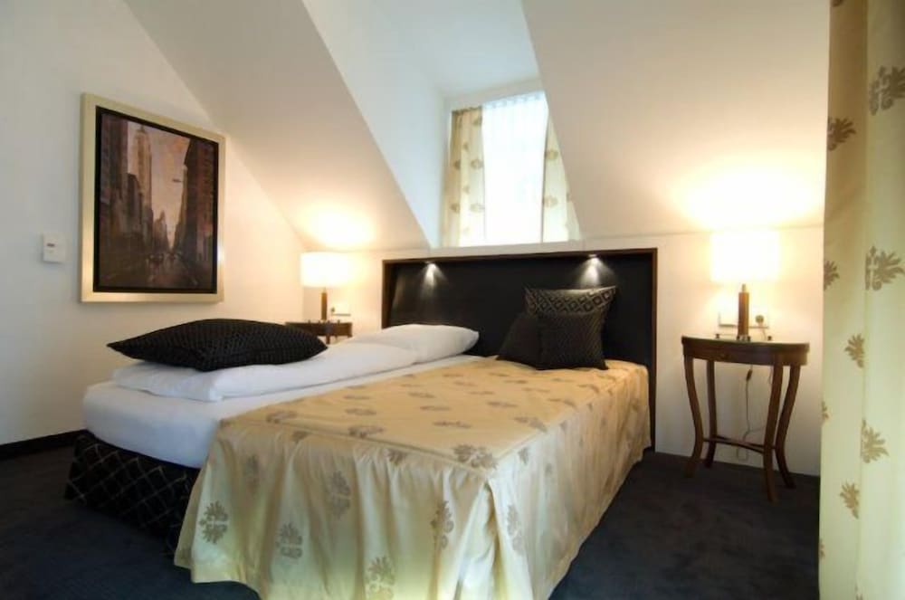 Superior Suite, 1 Double Bed with Sofa bed, Balcony (single use, Jacuzzi)