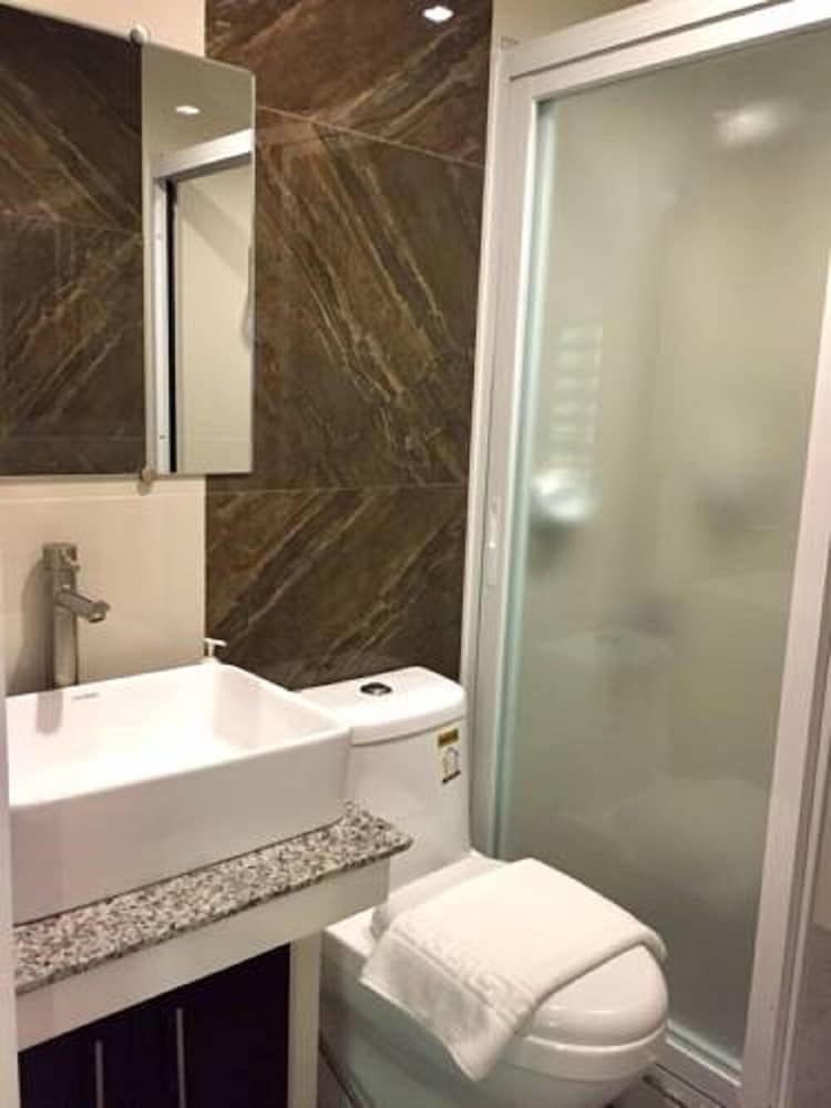 Premium Deluxe Room - Photo 6