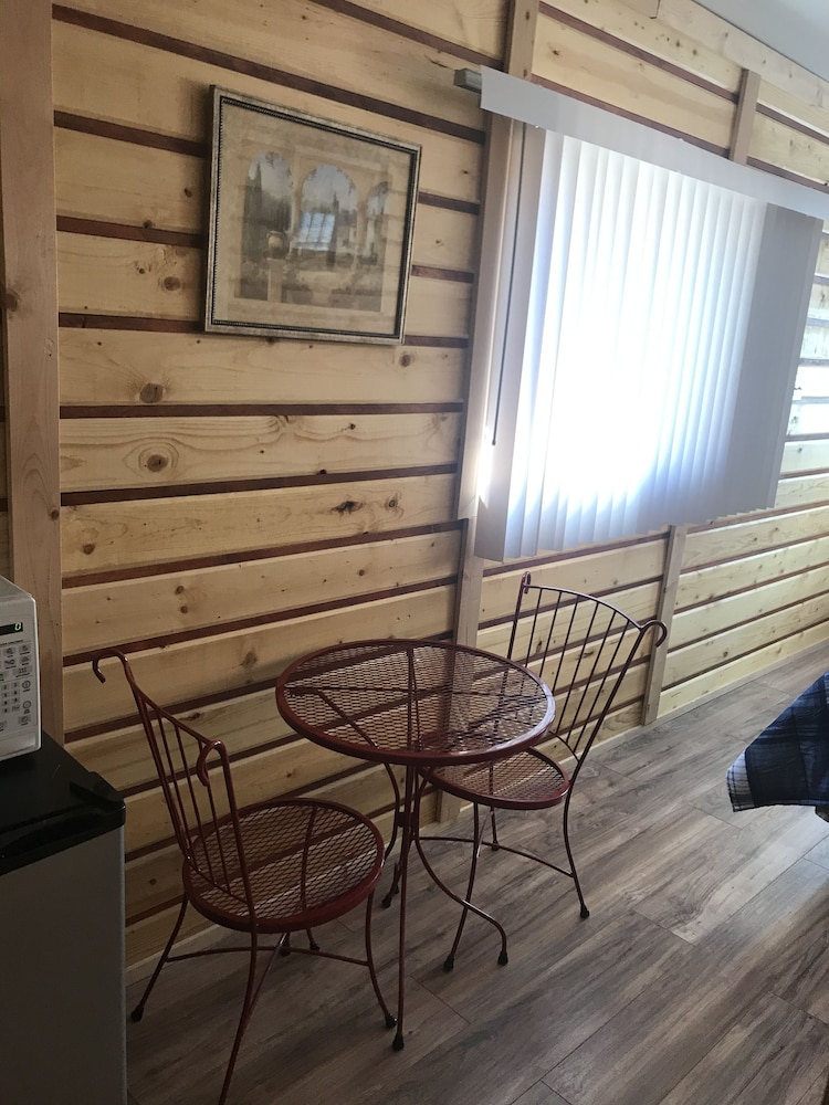 Standard Cabin, 1 King Bed (Cabin 7) photo 2
