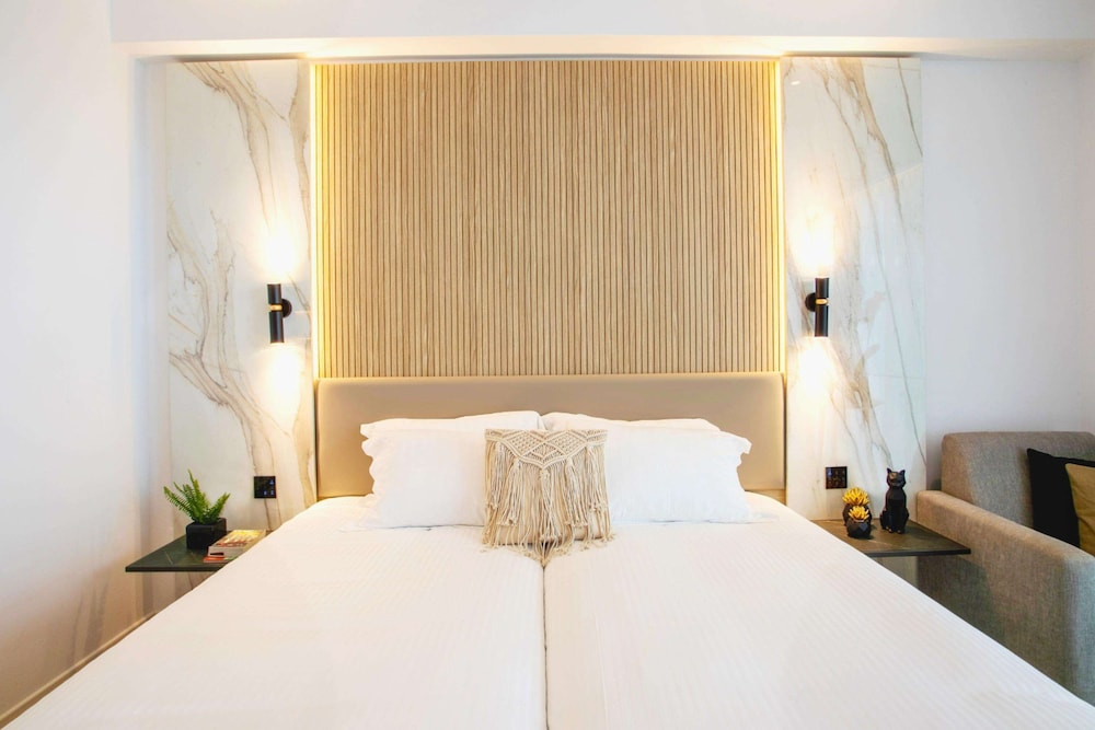 Superior Double or Twin Room, Partial Sea View photo 2