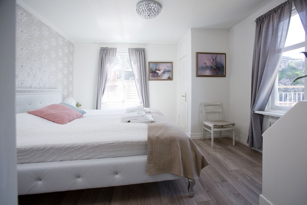 Double Room, 1 Queen Bed, Private Bathroom, Sea View (3) photo 1