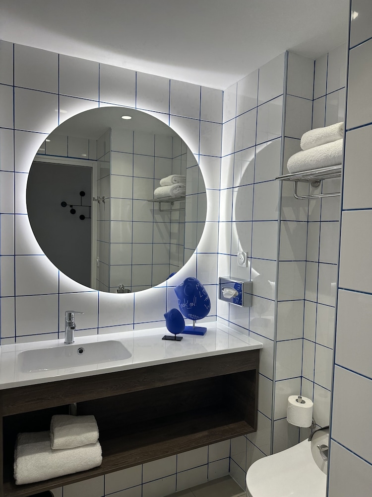 Superior Double or Twin Room, 1 King Bed, River View photo 2