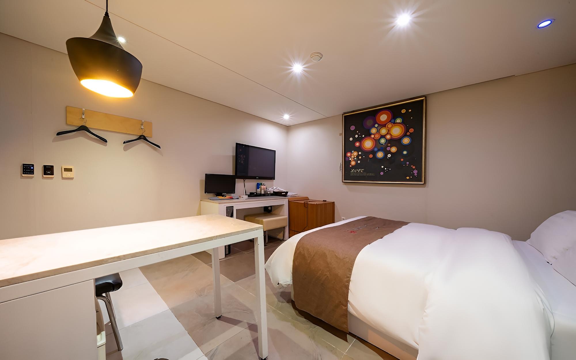 Room (Standard Room) - Photo 5