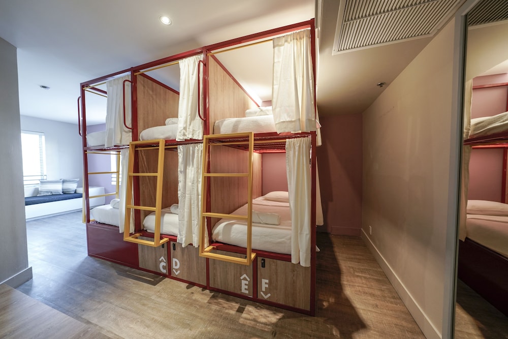 Bed in 6-Bed Mixed Dorm