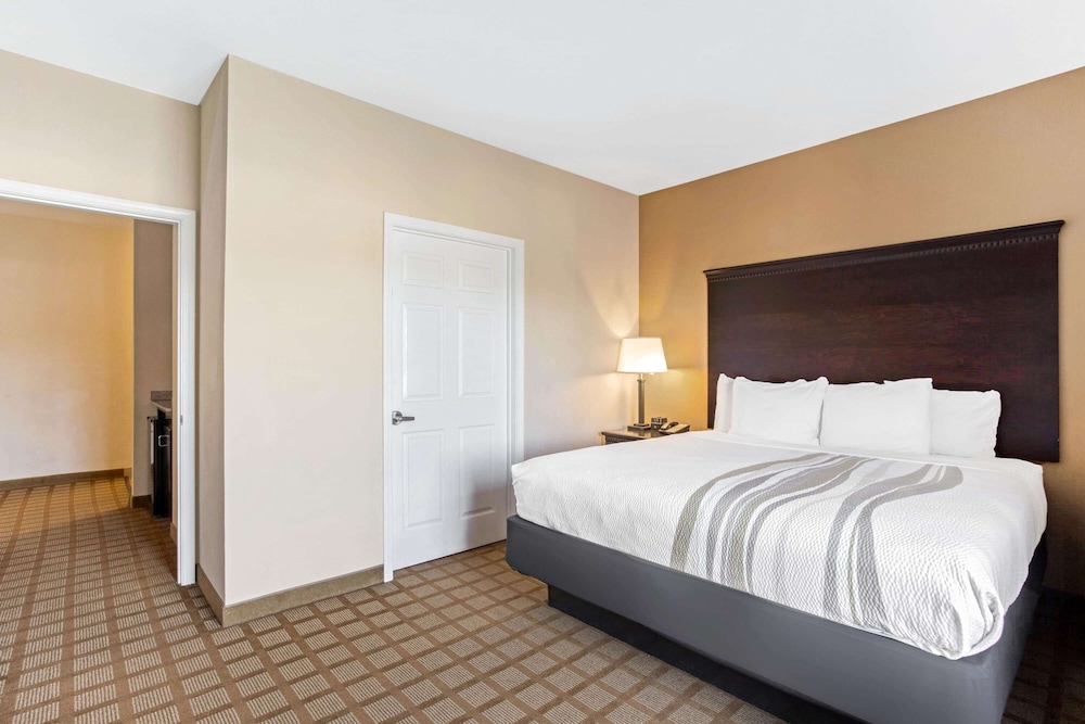 Suite, 1 Bedroom, Non Smoking (1 King Bed) - Photo 2