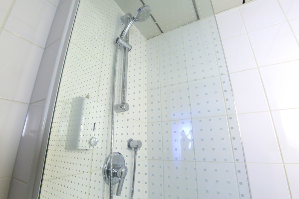 Standard Double Room - Photo 7