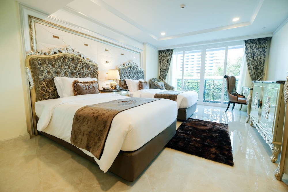 Deluxe Twin Bed City View