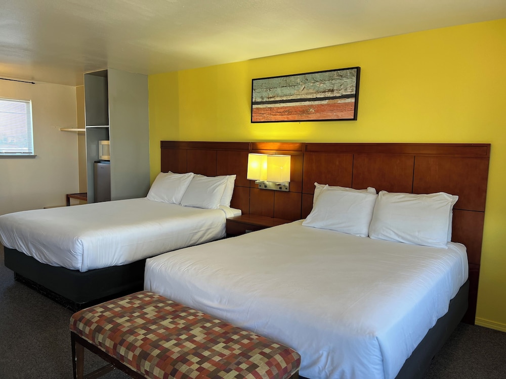 Signature Room, 2 Queen Beds, Non Smoking, Lake View photo 1