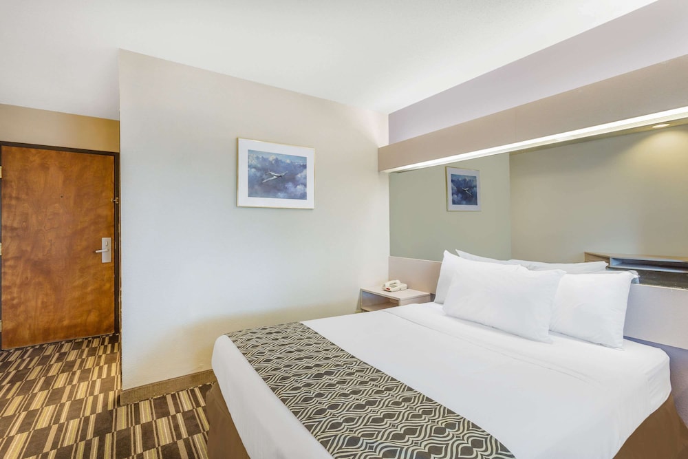 Studio Suite, 1 Queen Bed, Accessible, Non Smoking (Mobility)