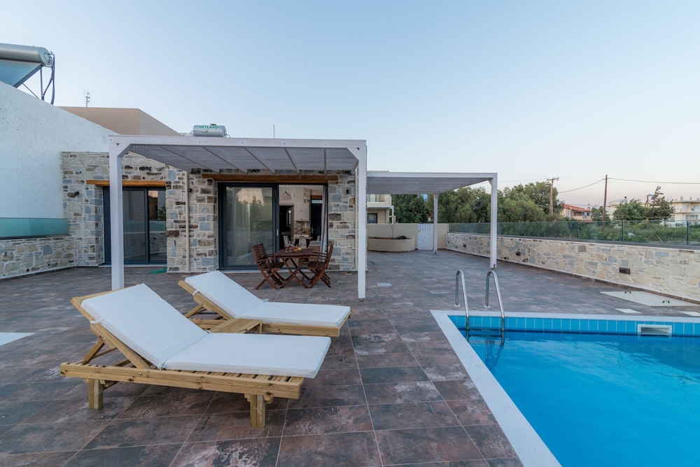 Villa photo 2
