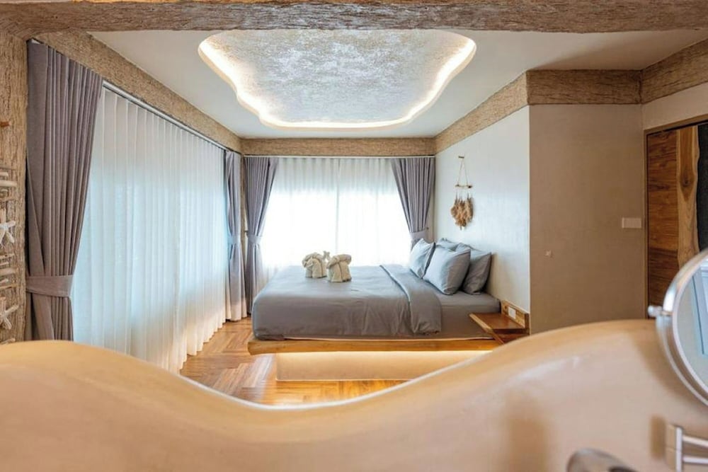 Family 2 Bedroom Suite with Direct Pool access and Seaview - Photo 7