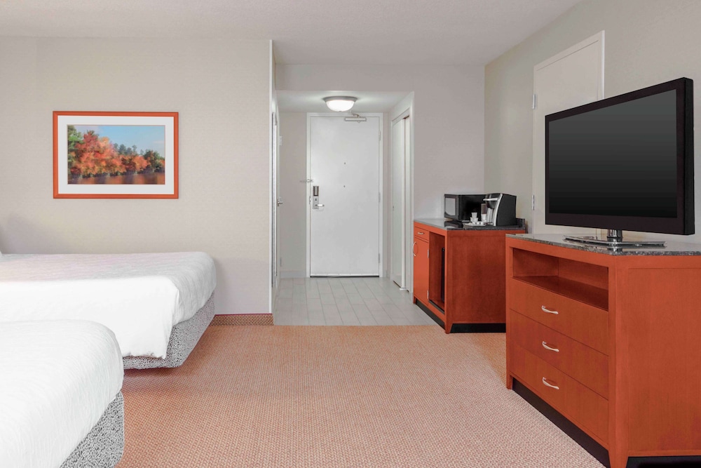 Room, 2 Queen Beds, Accessible (Roll-In Shower) - Photo 3