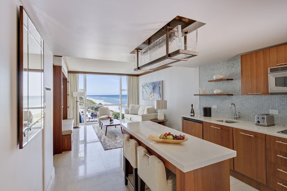 Luxury Apartment, 1 Bedroom, Balcony, Partial Ocean View (King Bed) photo 3