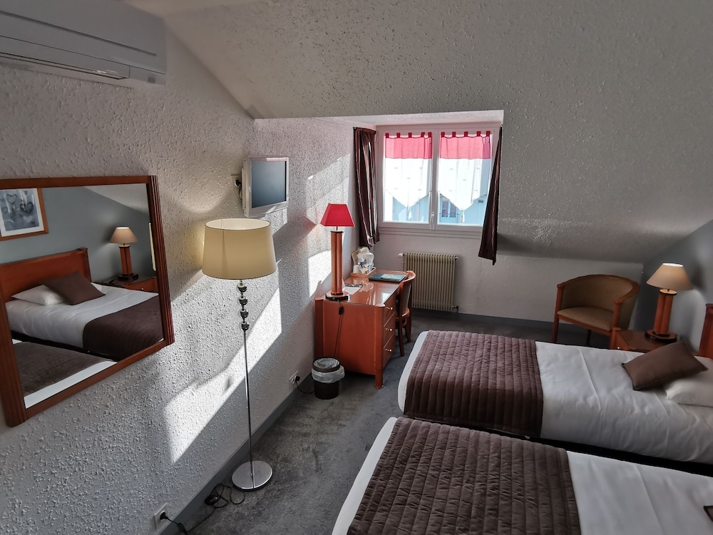 Standard Room, 2 Twin Beds photo 3