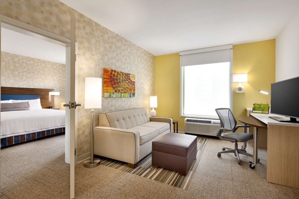 Suite, 1 King Bed, Accessible, Non Smoking (Hearing) photo 1
