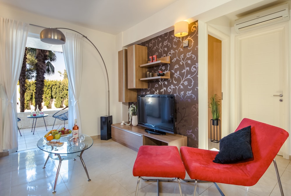 Artdeco Luxury Suites #A2 photo 1