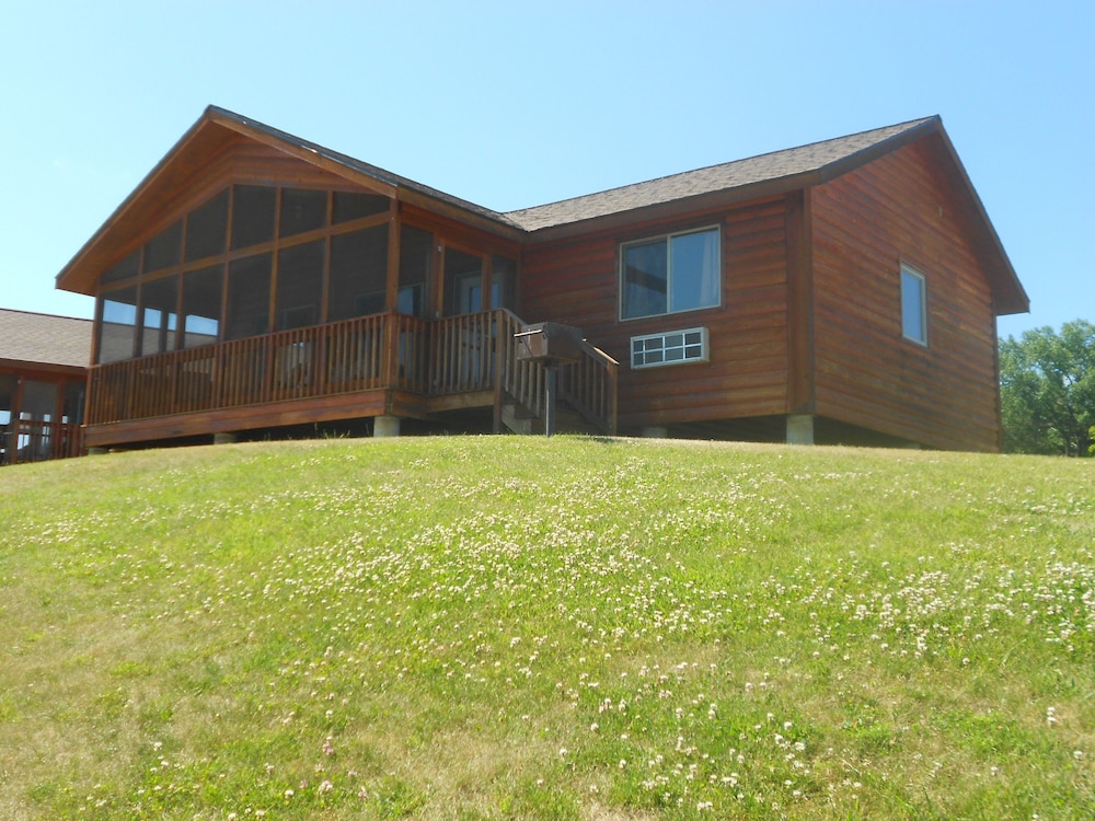 Premium Cabin, 2 Bedrooms, Lake View (No Pets, Linens Incl) photo 1