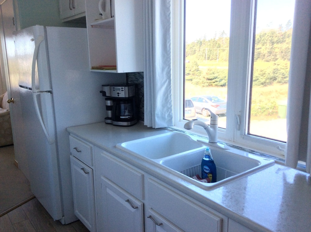 Premium Studio Suite, 1 Queen Bed with Sofa bed, Kitchenette, Ocean View photo 3