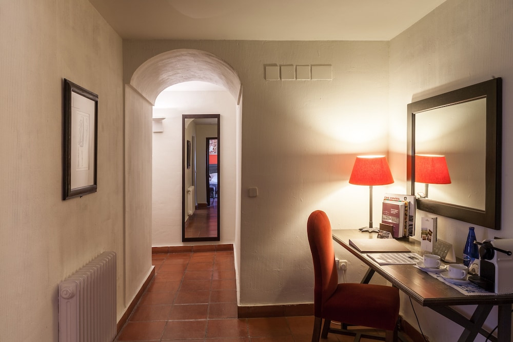 Standard Twin Room (3 Adults) photo 2