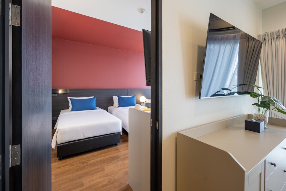 Comfy Double or Twin Suite Room - Photo 8
