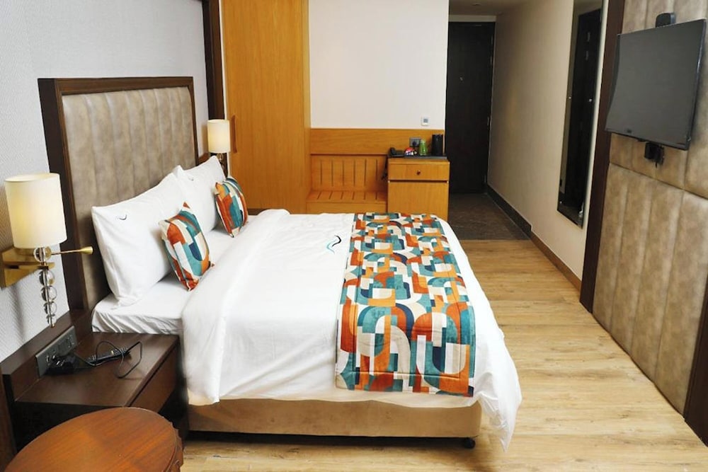 Executive Room - Photo 4