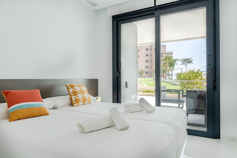 Premier Apartment, 2 Bedrooms, Partial Sea View