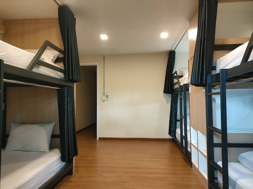 6 Bed Family room with Bathroom