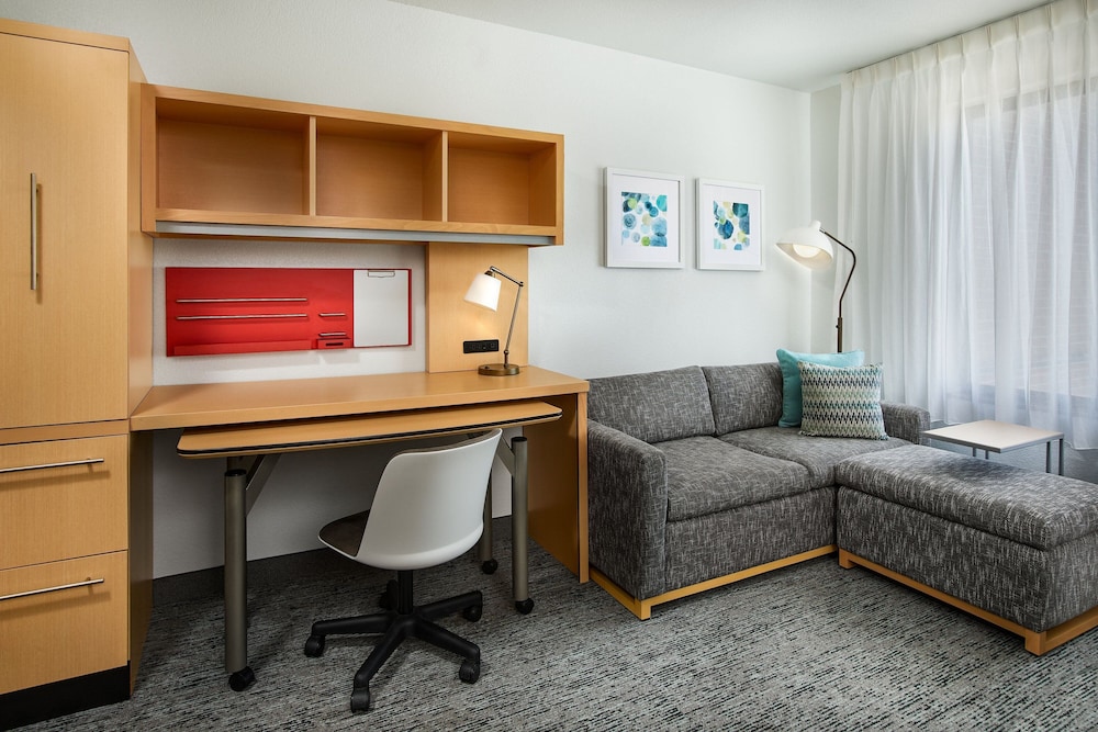 Studio, 1 King Bed with Sofa bed (Mobility Accessible, Roll-In Shower) photo 2