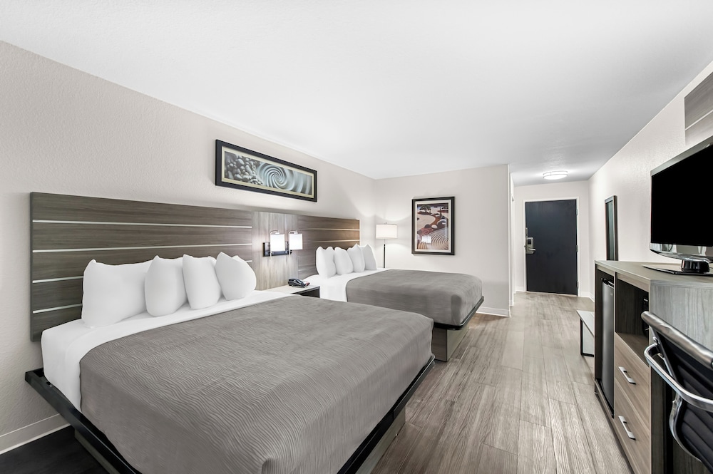 Standard Room, 2 Queen Beds, Non Smoking - Photo 1