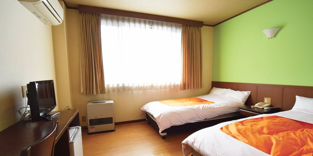 Basic Twin Room - Photo 1