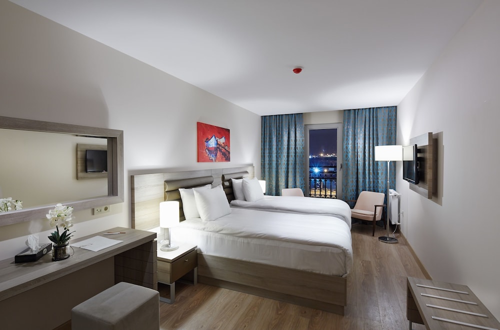 Superior Twin Bedroom photo 1