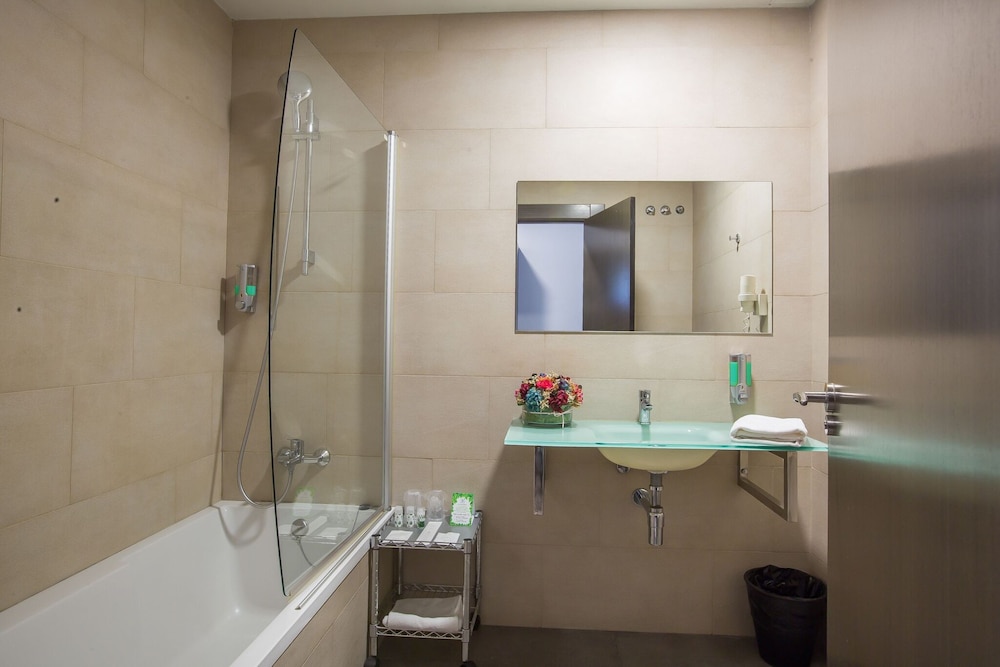 Triple Room, 3 Twin Beds - Photo 10