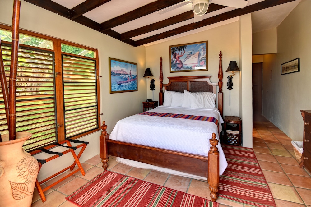 Romantic Room, 1 Queen Bed, Ocean View (Caribbean Deluxe Rooms) photo 3