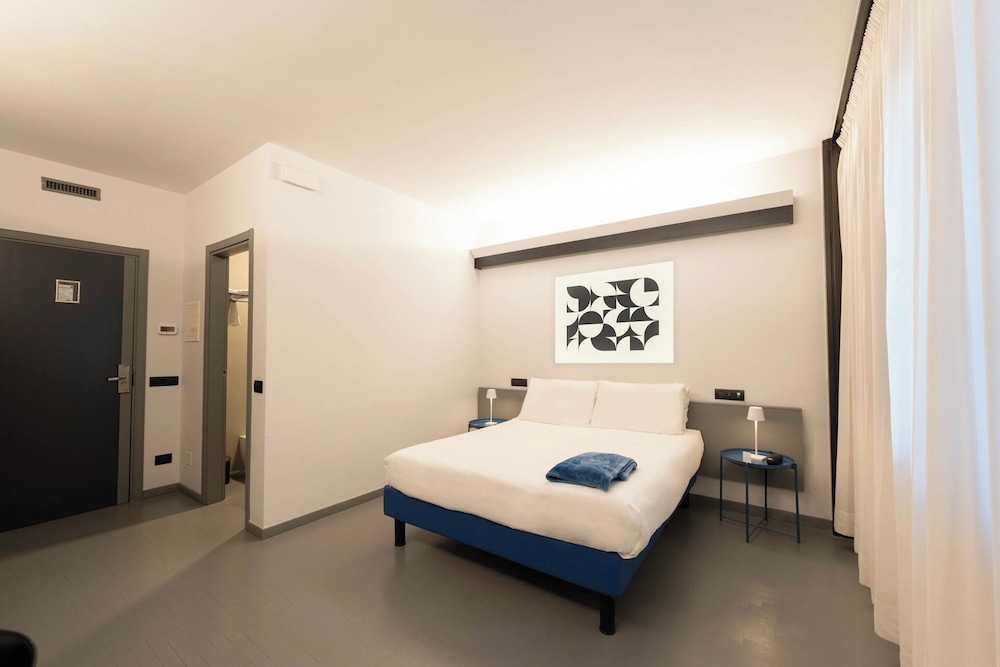 Business Double Room - Photo 1