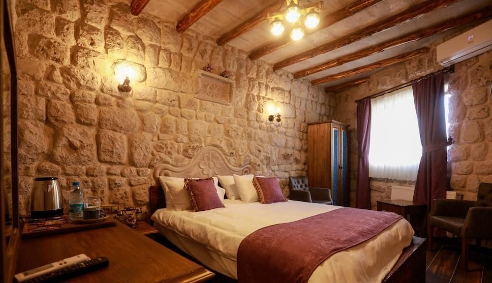 Deluxe Room - Photo 5