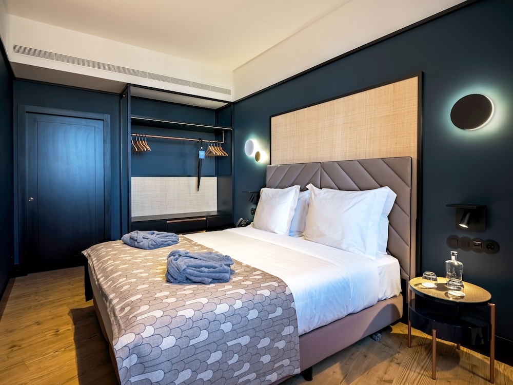 Triple Suite - Photo 1