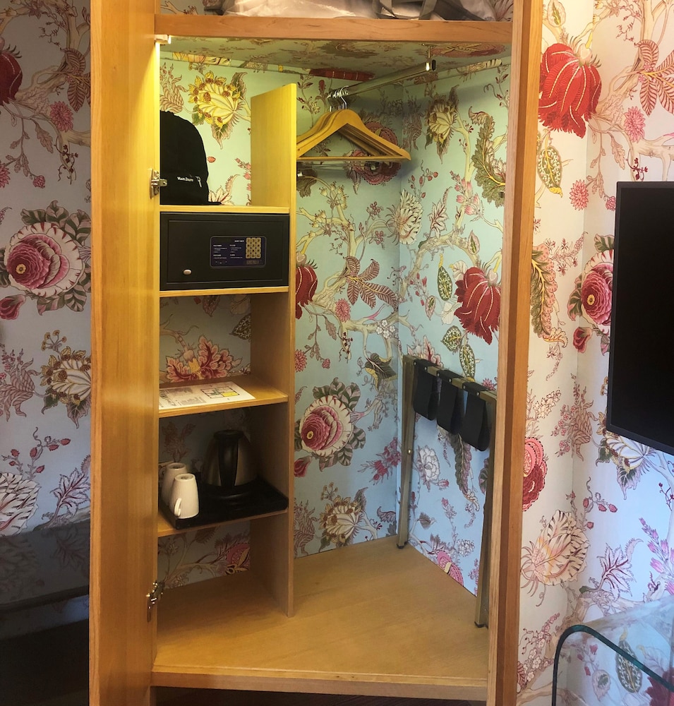 Family Room, 1 Bedroom