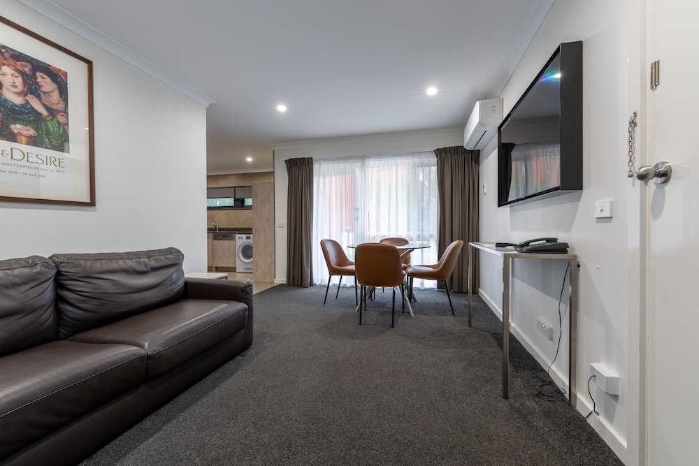 Superior Two Bedroom Apartment - Photo 7