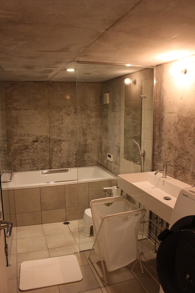 Traditional Room, Shared Bathroom (Max 6 Guests) photo 3