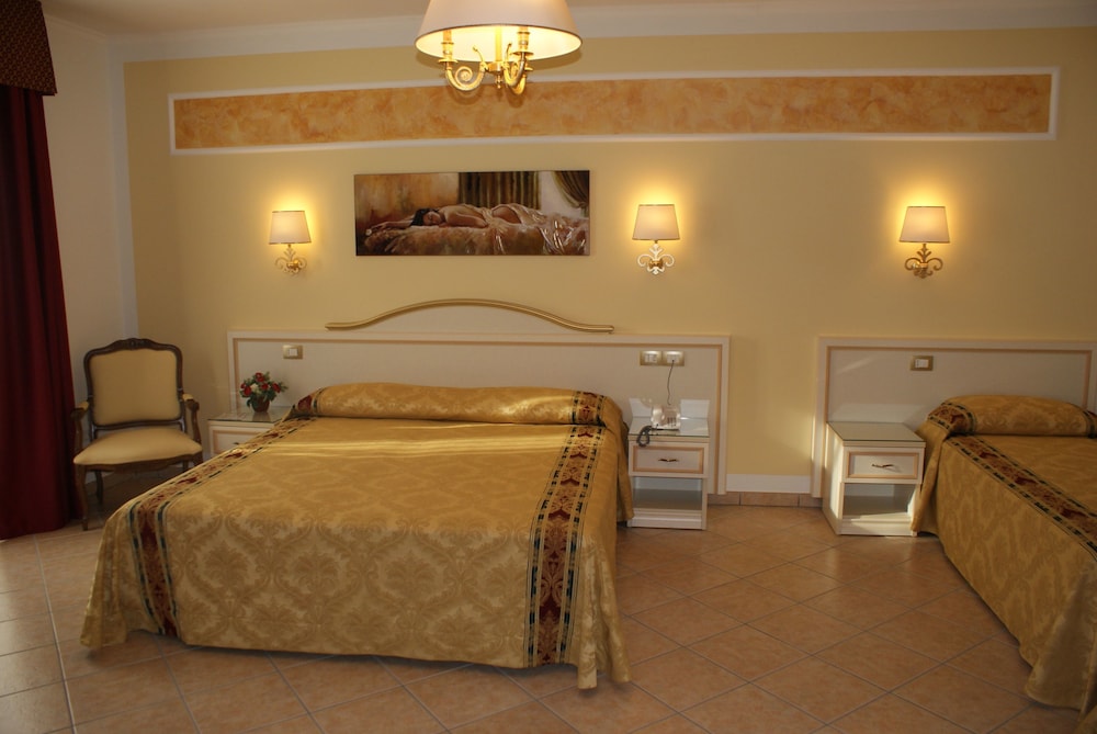 Elite Triple Room - Photo 1