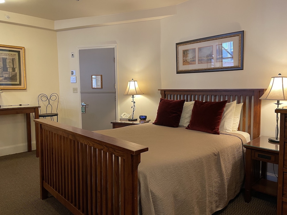 Premium Triple Room, Ensuite photo 2