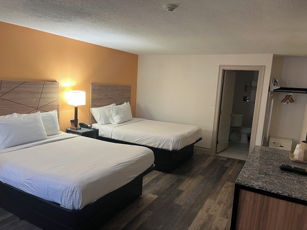 Room, 2 Queen Beds, Non Smoking photo 1