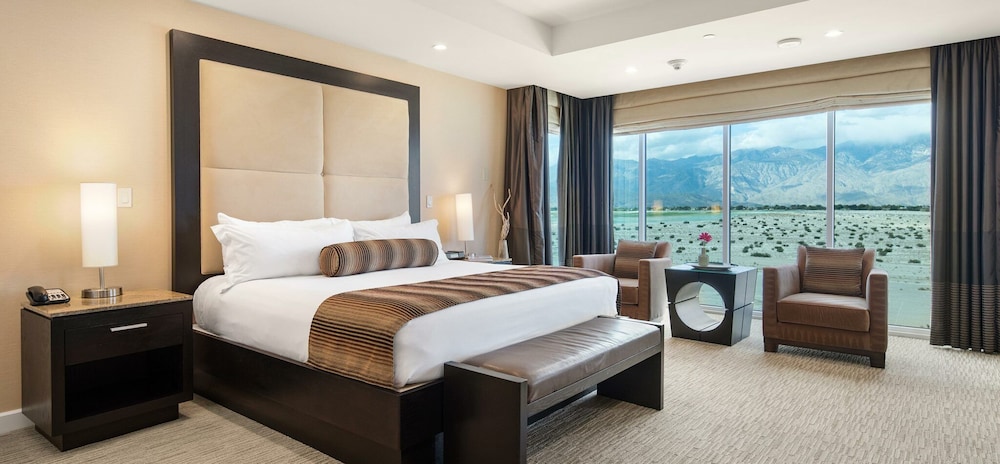 Executive Suite, 1 King Bed - Photo 1