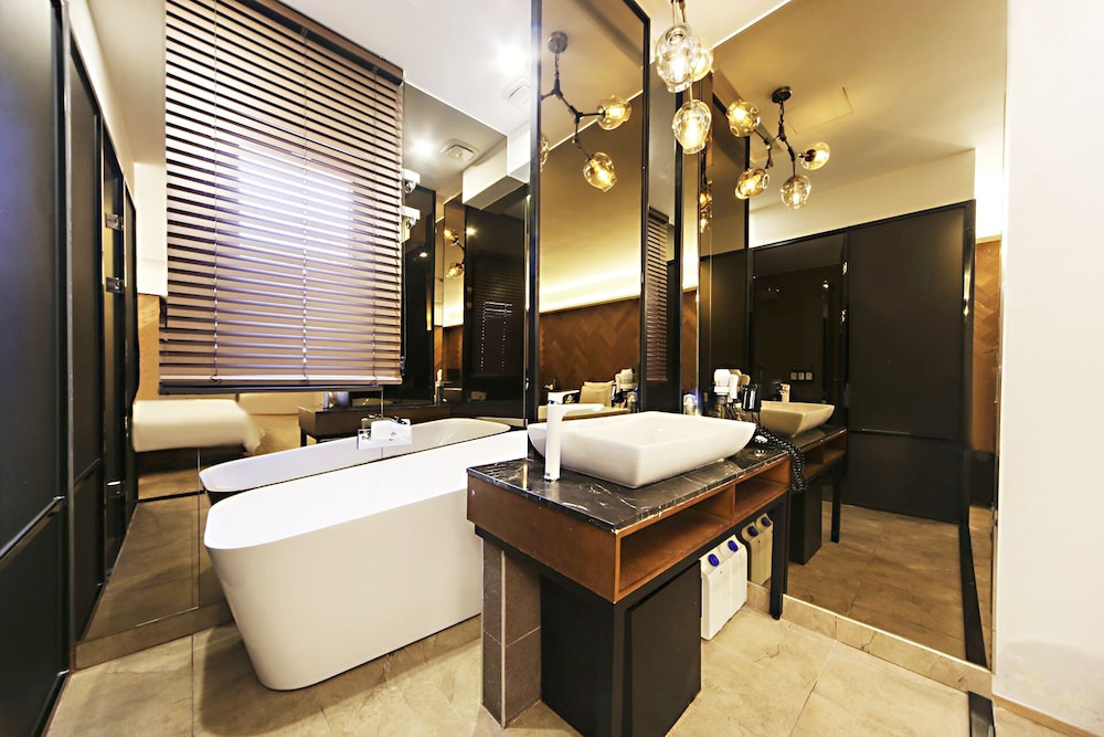 Deluxe Room (No Breakfast on Mondays) photo 2