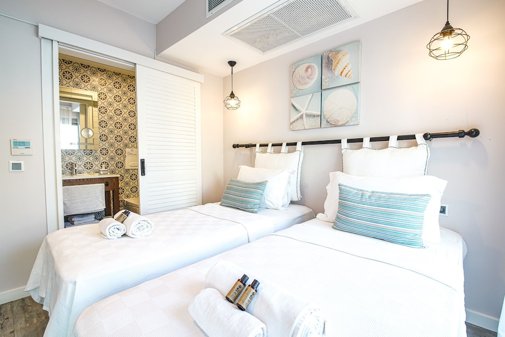 Deluxe Twin Room, Balcony photo 1