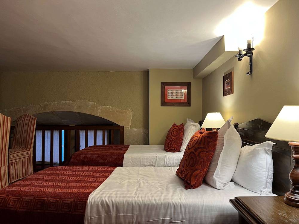 Family Room, 1 Twin Bed, Bathtub, Mezzanine - Photo 2