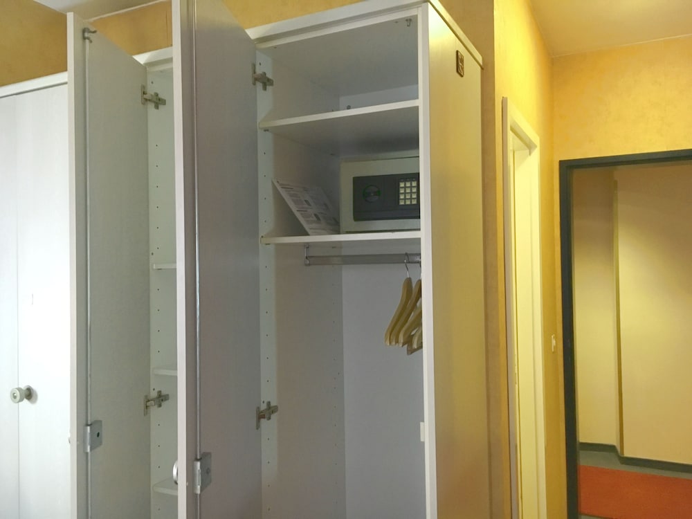 Double Room (Air Conditioning) photo 2